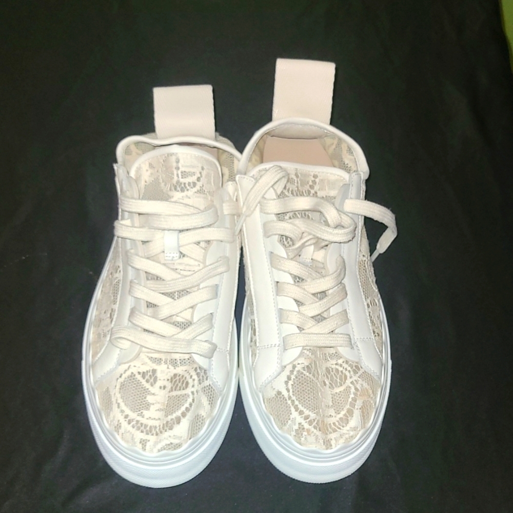 Mesh sneakers